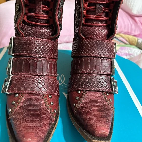 LANE Showdown - Smoldering Ruby Red - comfortable and boldly - Picture 1 of 8